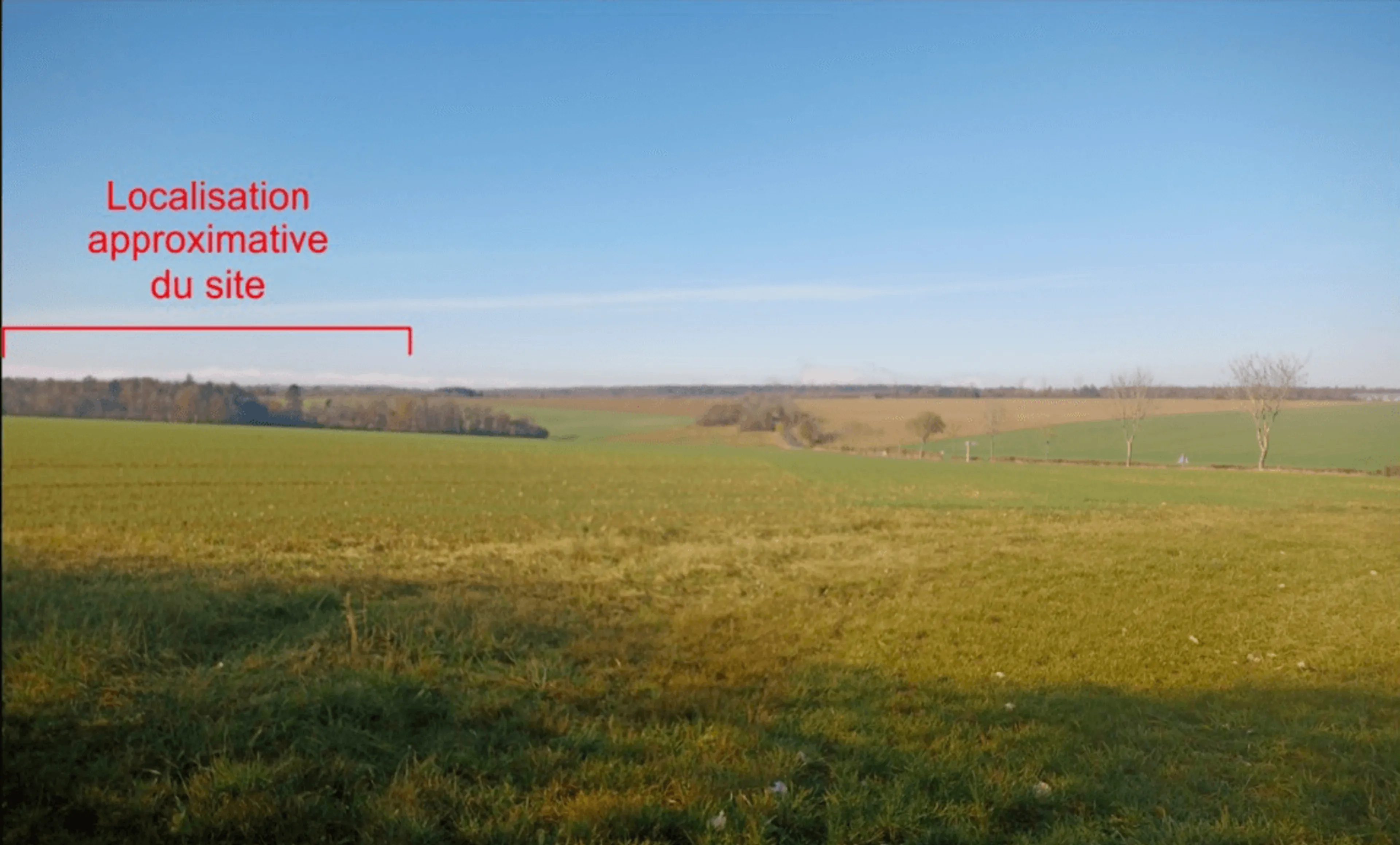 Vue prise depuis Fey-en-Haye à proximité de la D3, direction Ouest : site invisible.